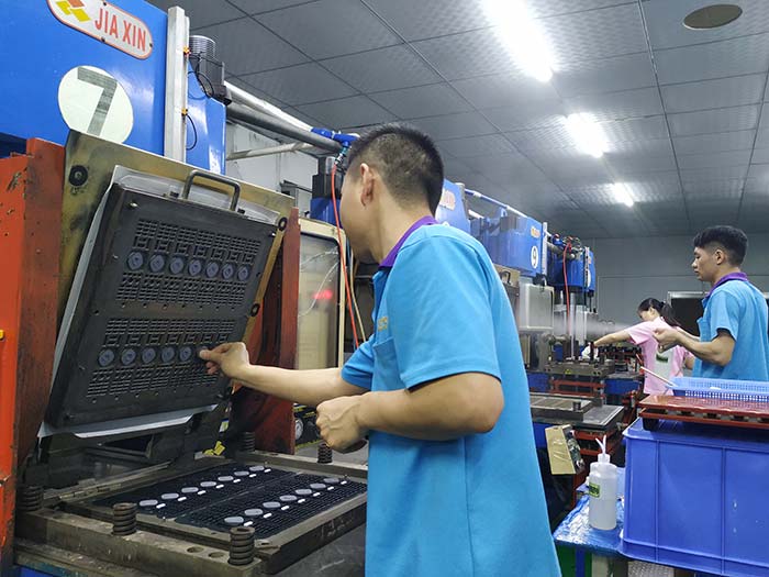 按鍵模具車(chē)間