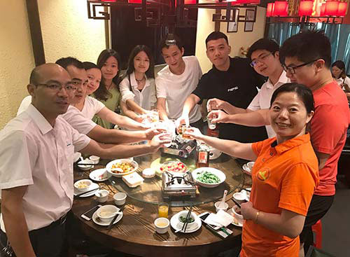 博皓模具硅膠廠2019年年中總結(jié)聚餐